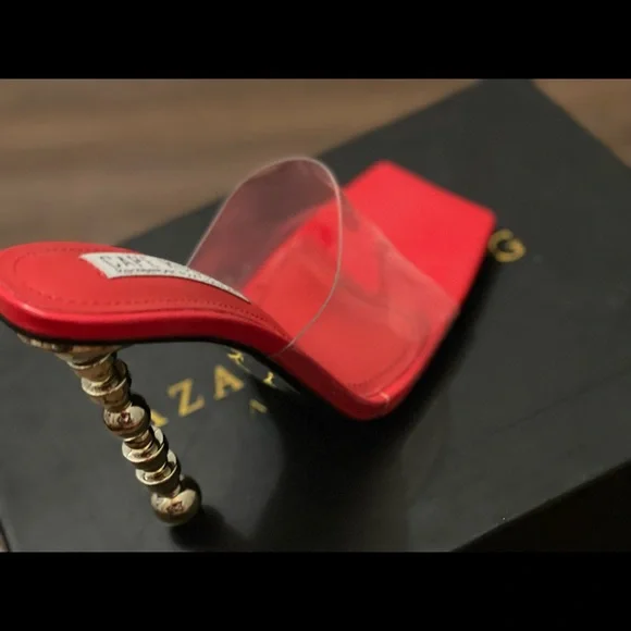 CAPE ROBBIN - Picture 2 of 3